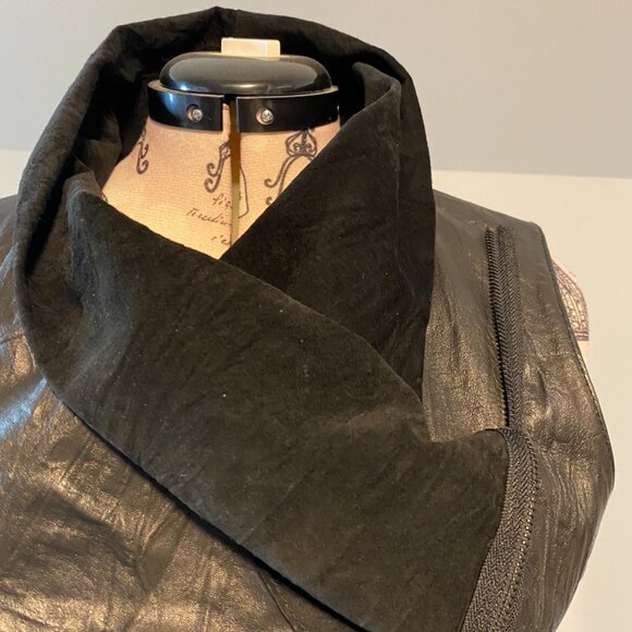 Black leather textured vest sz L Moto inspired - Picture 4 of 10